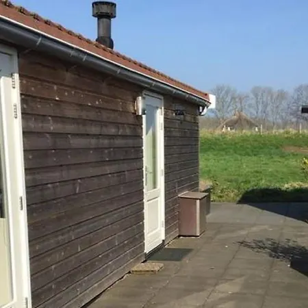 Pet-friendly Bungalow, Cleaning Included Дом отдыха Варменхёйзен