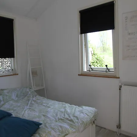 Pet-friendly Bungalow, Cleaning Included Дом отдыха *